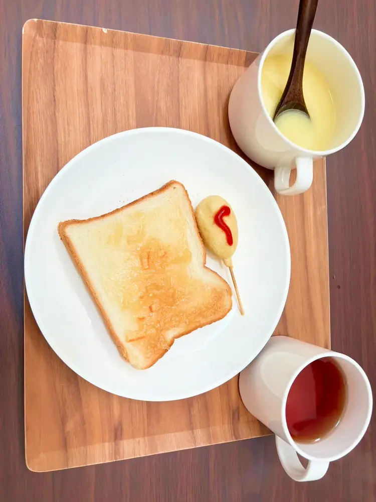 東大阪のだいこく介護館　部屋の机写真