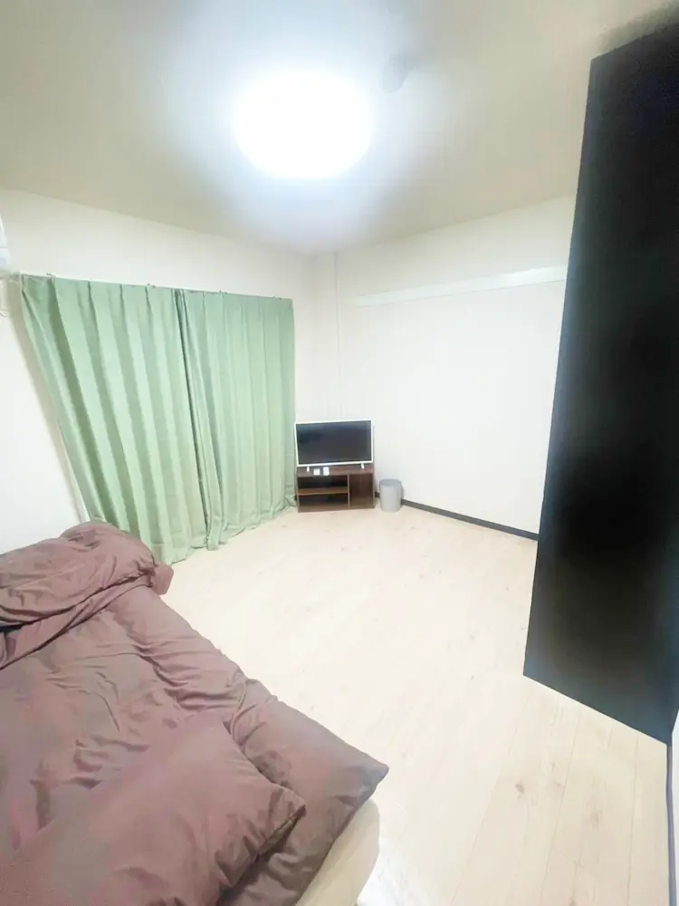 東大阪のだいこく介護館　部屋の机写真