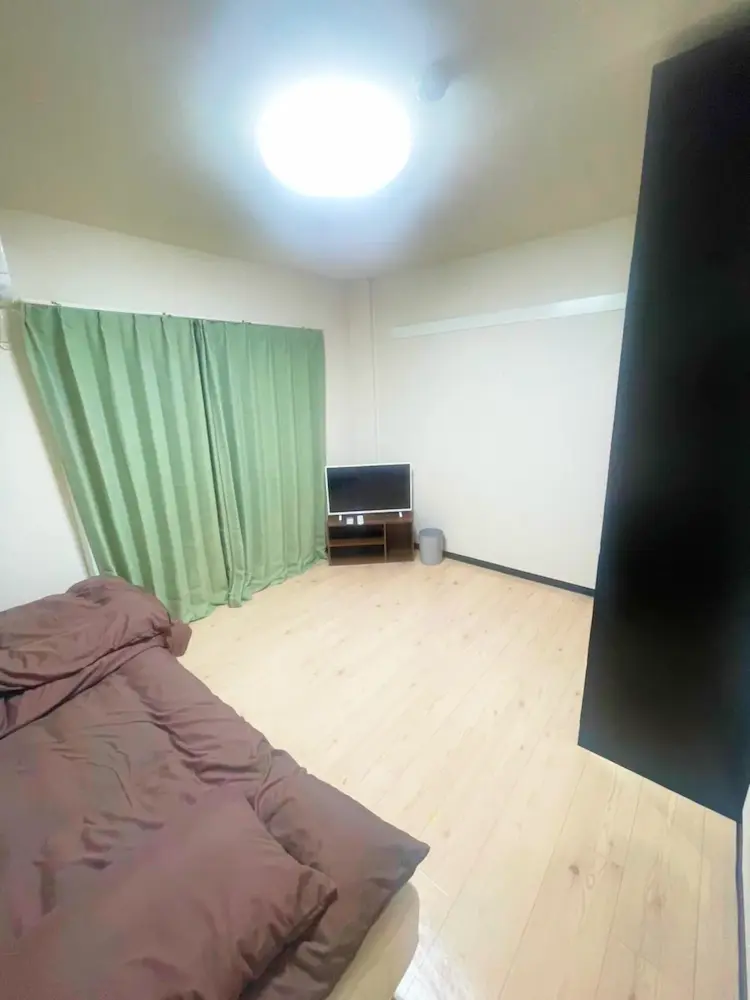 東大阪のだいこく介護館　部屋の机写真